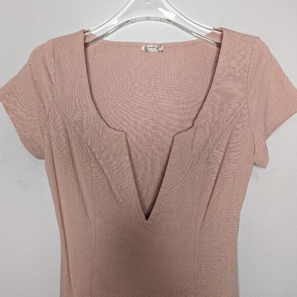 Free People Blush Pink Cap Sleeve Deep Conversation Thong Bodysuit V-Neck Size S - Picture 4 of 8